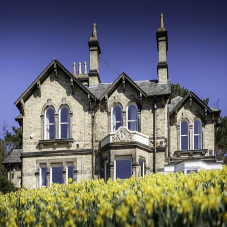 Spectus Vertical Sliders help revamp stunning Foxhill House Spectus Vertical Sliders help revamp stunning Foxhill House