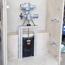 Precast concrete chamber with factory fitted penstock and actuator Precast concrete chamber with factory fitted penstock and actuator