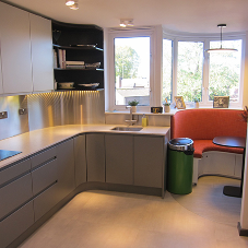 GEC Anderson Stainless Steel Splashbacks used to good effect in Curvy Kitchen GEC Anderson Stainless Steel Splashbacks used to good effect in Curvy Kitchen