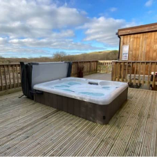 Why Timber Decking is Ideal for Hot Tubs Why Timber Decking is Ideal for Hot Tubs