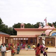 Swaminarayan Temple, Anoopam Mission, in Uxbridge Swaminarayan Temple, Anoopam Mission, in Uxbridge