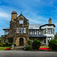 Natural slates provide a striking, sustainable and fully warrantied solution for domestic project