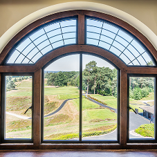 New Clement steel windows are right on par for iconic Surrey golf course New Clement steel windows are right on par for iconic Surrey golf course