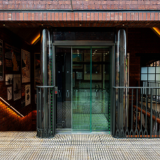 A perfect fit for a modern glass lift: Combining accessibility with historical elegance
