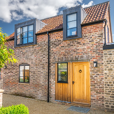 Genuine steel windows and doors give a new lease of life to historical out-building Genuine steel windows and doors give a new lease of life to historical out-building