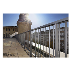 Adapting to Modern Roofscapes: Dani Alu’s Panorama P-ST Freestanding Balustrade